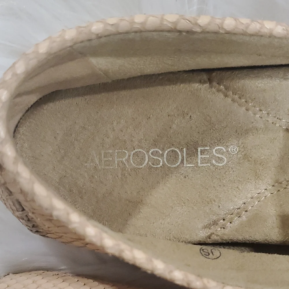 AEROSOLES Beige Textured Moccasins for Women - Picture 5 of 10